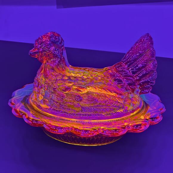 Mosser Marigold Carnival Hen on Nest - GLOWS - Picture 11 of 11